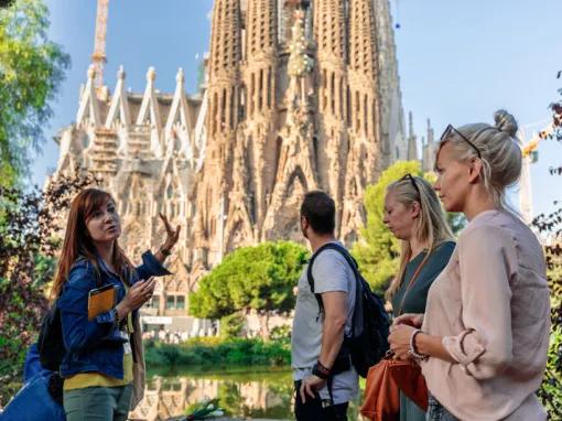 Barcelona Walking Tour to Sagrada Familia