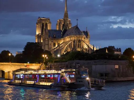 Paris sightseeing cruise
