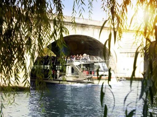 Paris sightseeing cruise