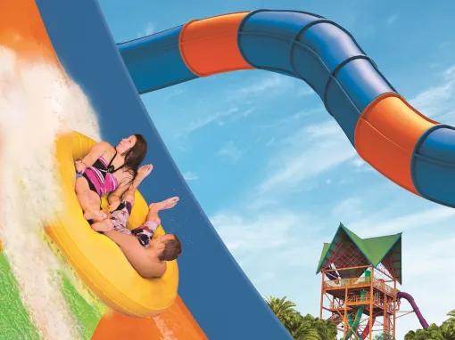Couple riding KareKare Curl at Aquatica Orlando