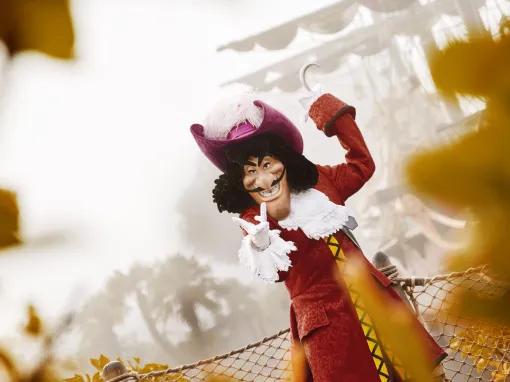 Captain Hook at Disneyland Paris Halloween Party