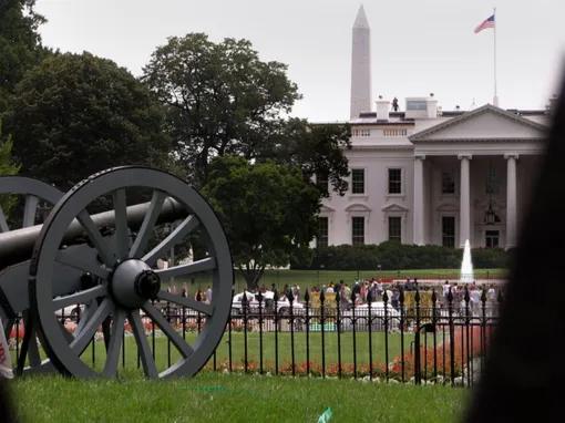 Mall & Monuments by Electric Car