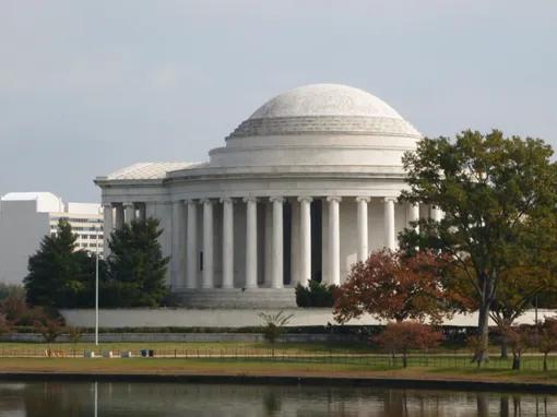 Mall & Monuments by Electric Car