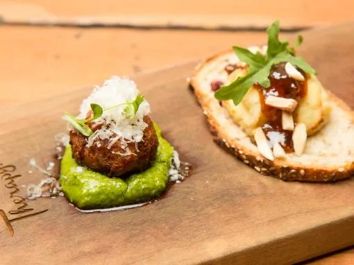 Self-guided Finger Licking Foodie Tour - Downtown