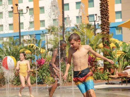 Endless Summer – Dockside