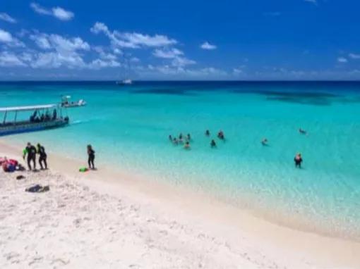 Luxury Ocean Spirit Cruise to Michaelmas Cay