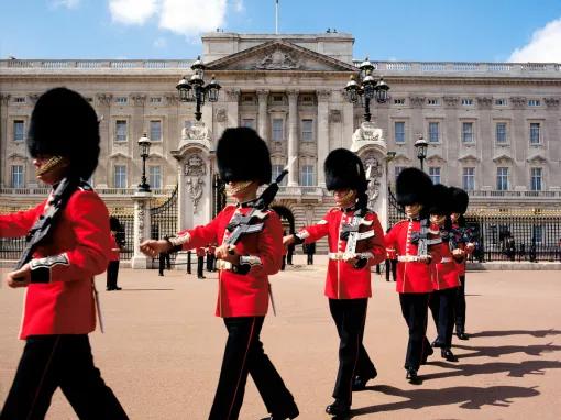 Changing of the guards, Buckingham Palace