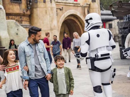 Family at Star Wars: Galaxy’s Edge, Disneyland Park