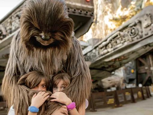 Chewbacca with guests, Star Wars: Galaxy's Edge®, Disney's Hollywood Studios