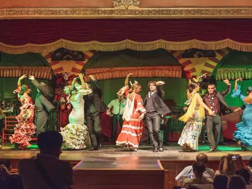 flamenco-dancers-on-stage