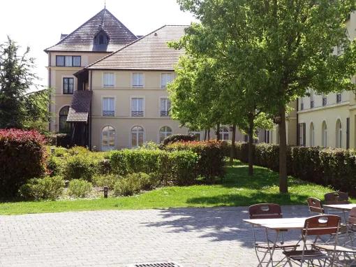 Campanile Val de France Exterior 