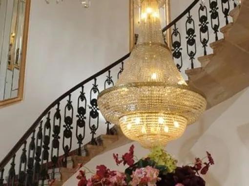 chandelier-hallway