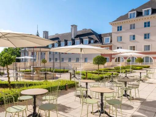 Dream Castle Hotel Paris exterior courtyard