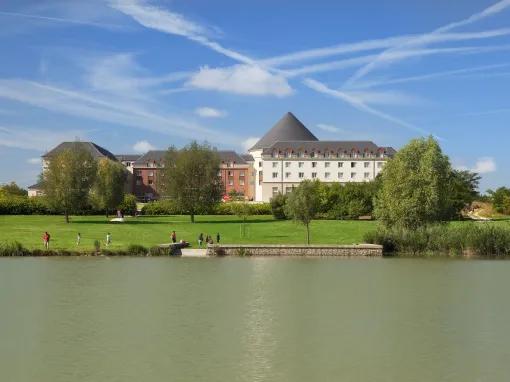 Grand Magic Hotel Exterior