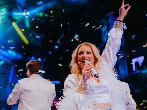 Dancing-Queen-singing