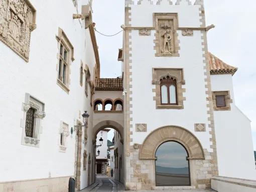 montserrat-tower-archway