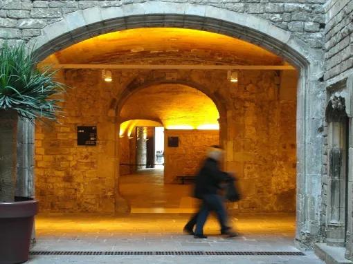 picasso-tour-walkway