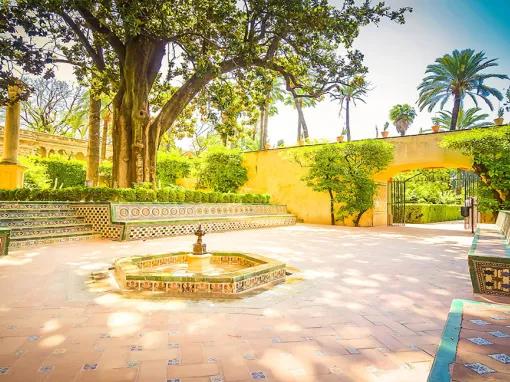 real-alcazar-square