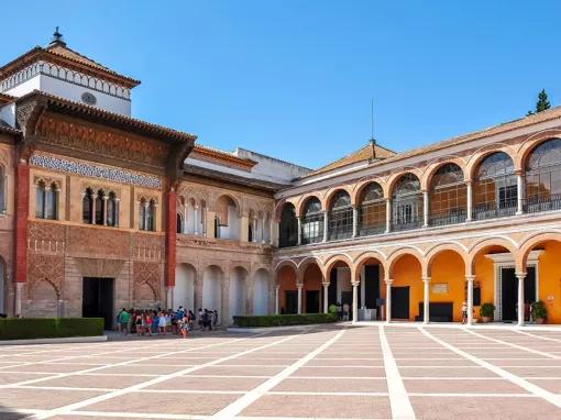 the-courtyard-at-real-alcazar