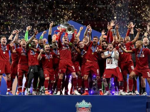 liverpool-team-celebrating