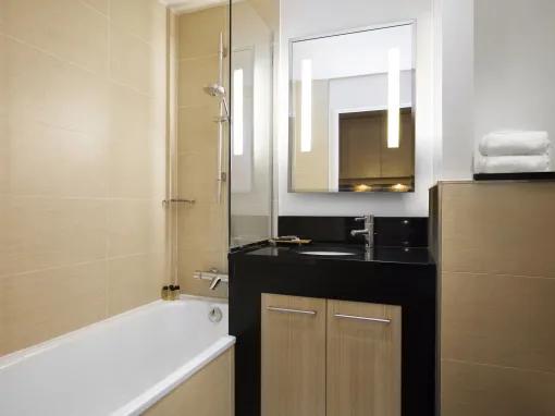 Relais Spa Val d'Europe Premium Room Bathroom