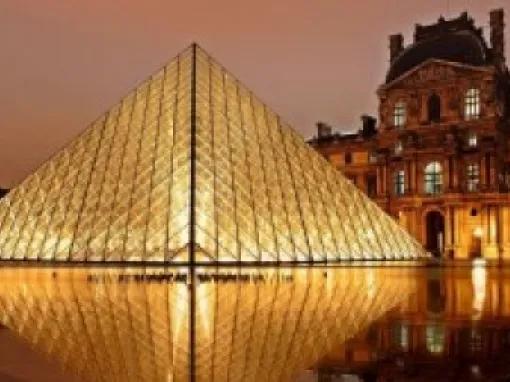 nighttime-at-the-louvre