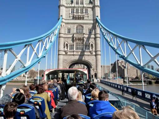 bus-on-tower-bridge