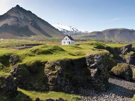 little-house-beautiful-surroundings