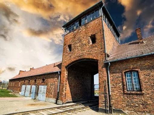 entrance-to-Birkenau