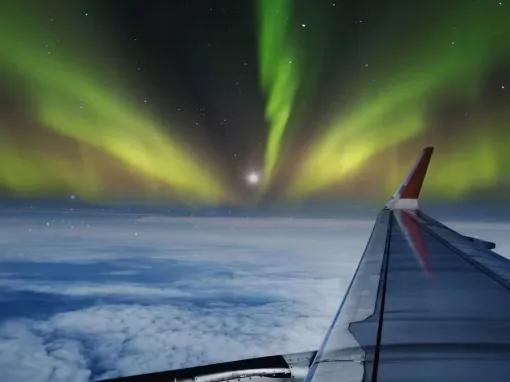 northern-lights-on-plane