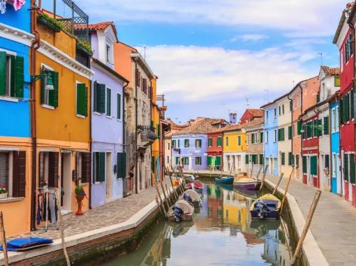 houses-by-canal-burano