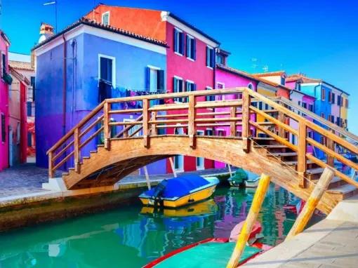 bright-coloured-houses-by-canal