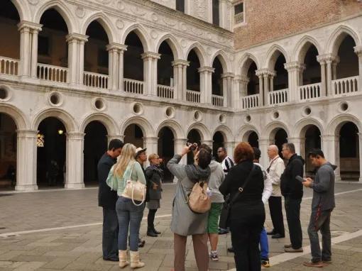 group-with-guide-doges