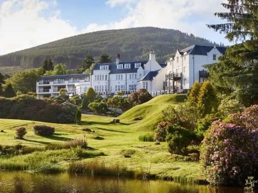 hotel-by-lake