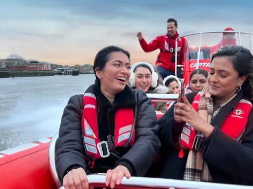 friends-on-thames-cruise