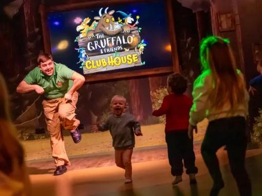 children-in-clubhouse