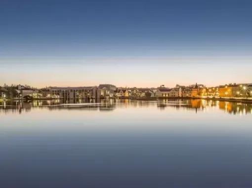 reykjavik-at-night-by-water