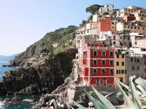 houses-in-cinque-terre-by-the-sea