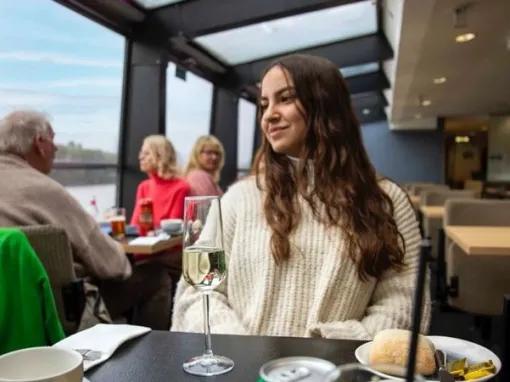 Relaxing-lunch-cruise