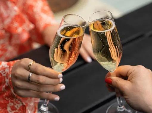 couple-toasting-with-prosecco
