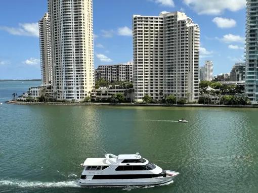 Miami Skyline Cruise of Millionaire's Homes and Biscayne Bay