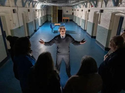 guided-prison-tour