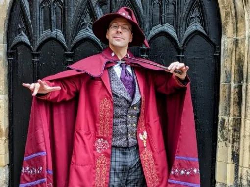 Tour guide in Wizard robes