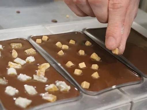 decorating-chocolate-bars