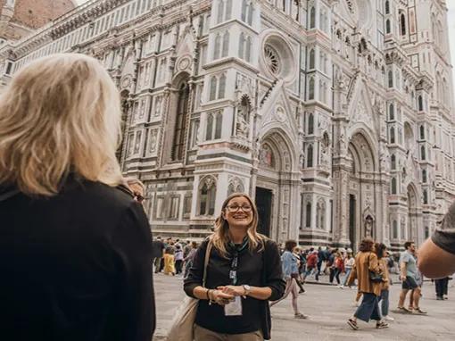 Tour guide outside a Monument