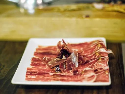 Barcelona BCN: Tapas, Taverns & History