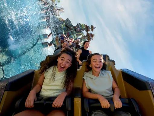 Teens on Hiccup's Wing Gliders, Universal Epic Universe