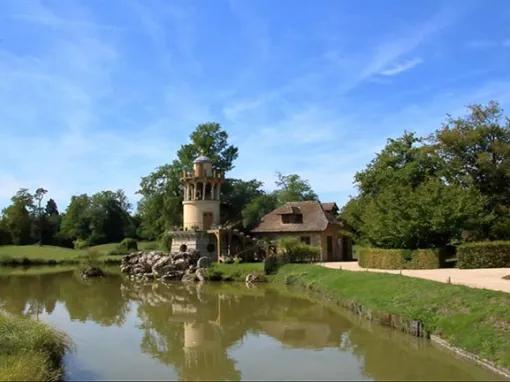 Buildings in the grounds