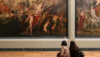 The Complete Paris Tour: Guided Walking Tour of Paris, the Louvre and Lunch at the Eiffel Tower