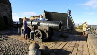 Day Trip to Edinburgh with Edinburgh Castle & Bus Tour Day Trip to Edinburgh with Edinburgh Castle & Bus Tour